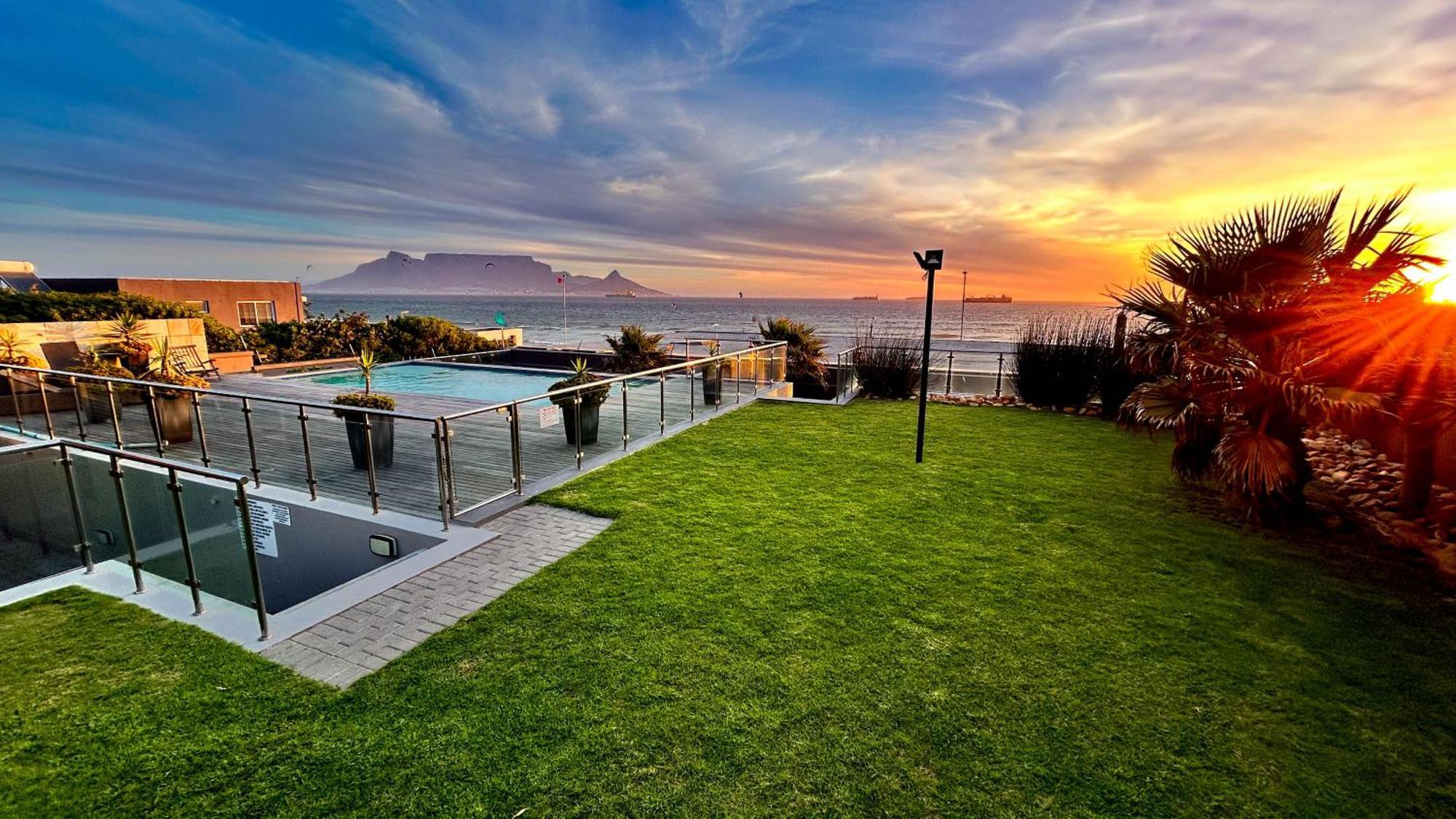 Heaven On Earth - Blouberg Beachfront Self-Catering Apartment Bloubergstrand Ngoại thất bức ảnh